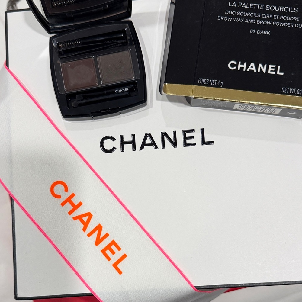 CHANEL Brow wax and brow powder duo in 03 dark including the white Chanel box